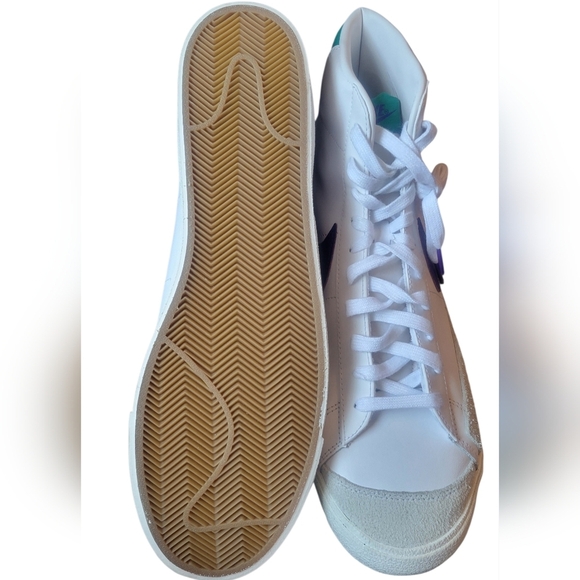 Nike Men\'s Purple Swoosh High-Top Athletic Shoes - White main image 5